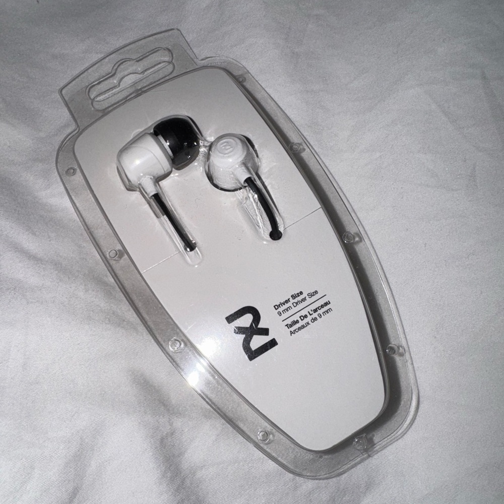 Black & White Wired Earbuds – Lightweight In‑Ear Headphones, Everyday Use